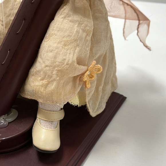 Lovely doll and harp - Picture 5 of 6